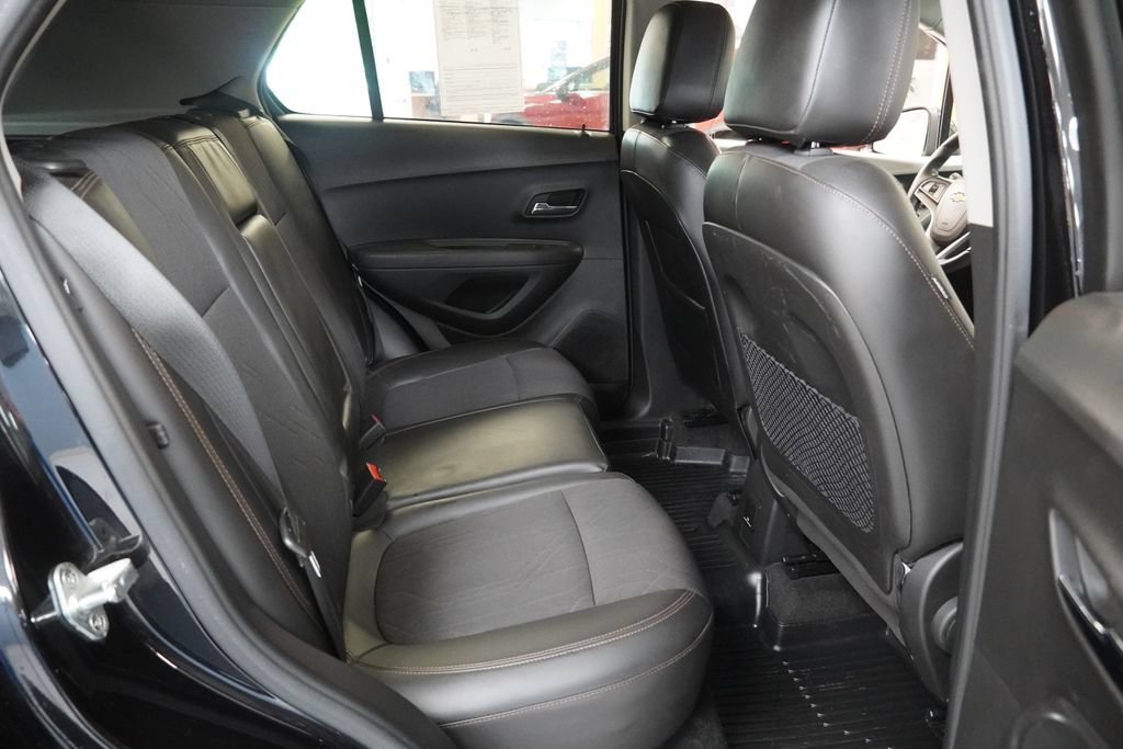 Used 2020 Chevrolet Trax LT w/ LT Convenience Package FWD image 30