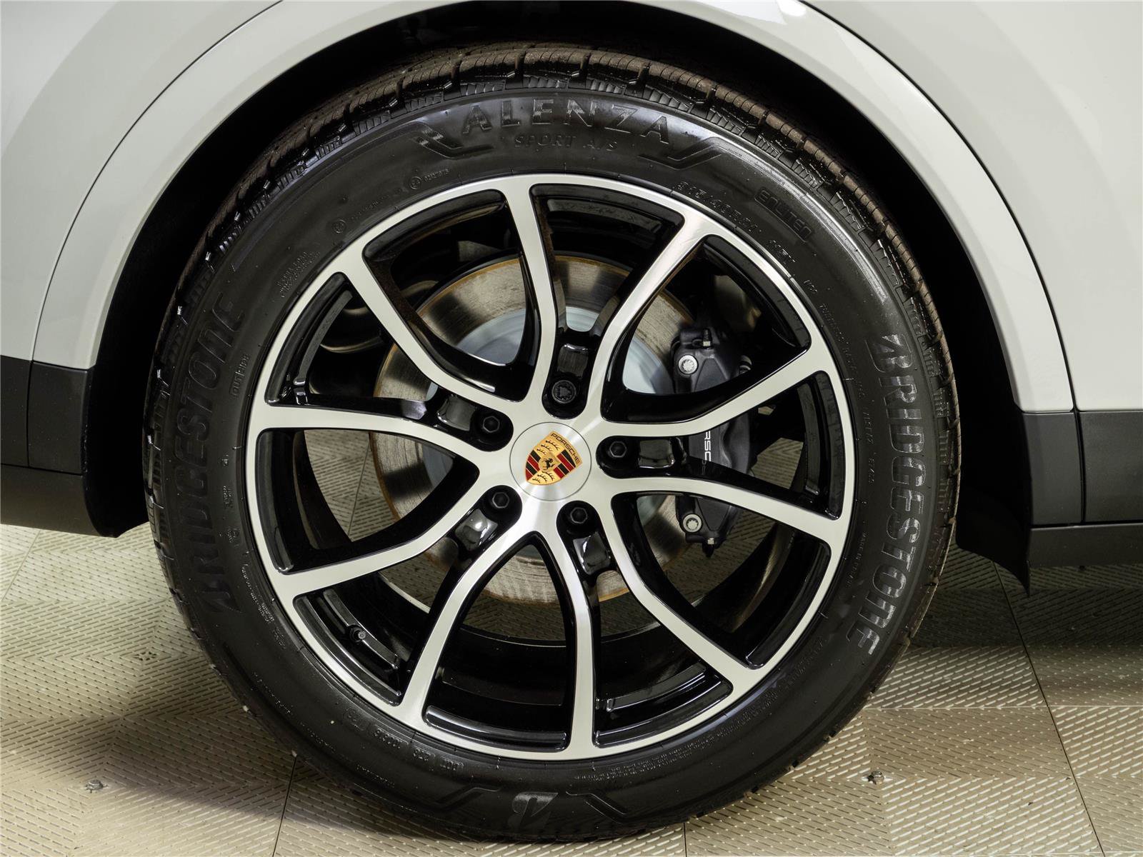 New 2026 Porsche Cayenne Coupe AWD/4WD image 39