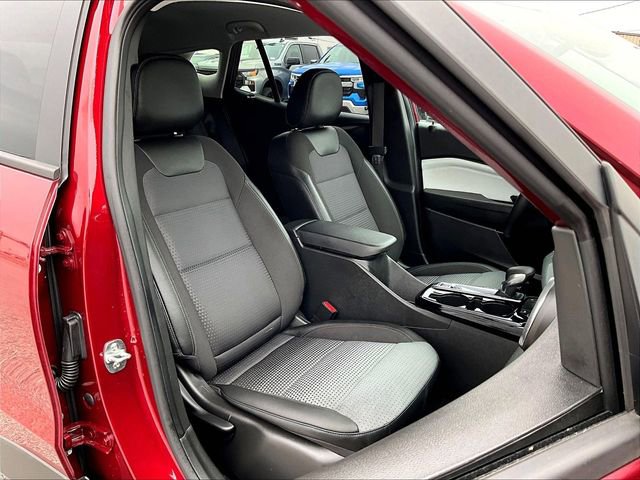 Used 2025 Chevrolet Trax LT w/ LT Convenience Package image 11