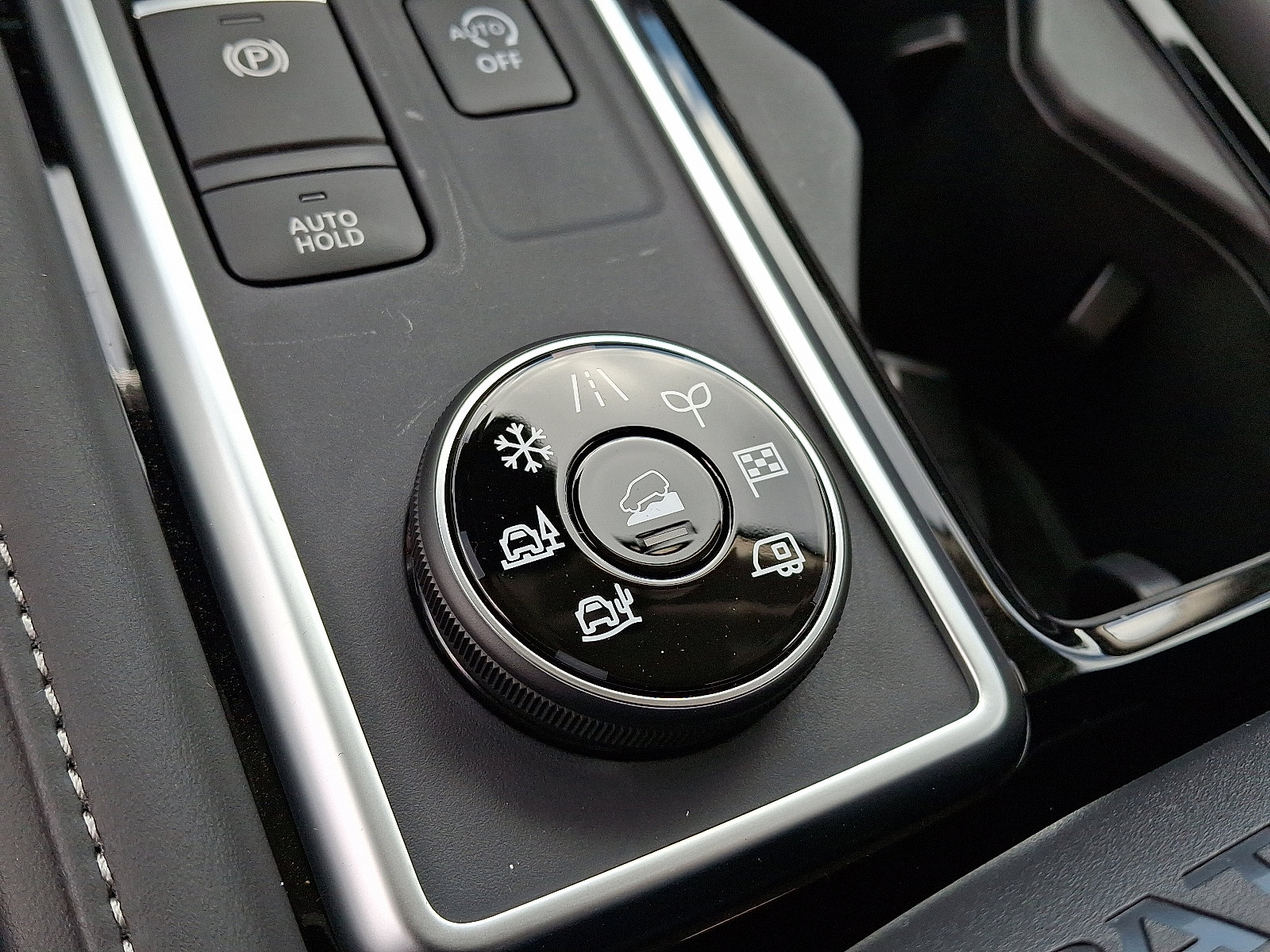 New 2025 Nissan Pathfinder SL image 15