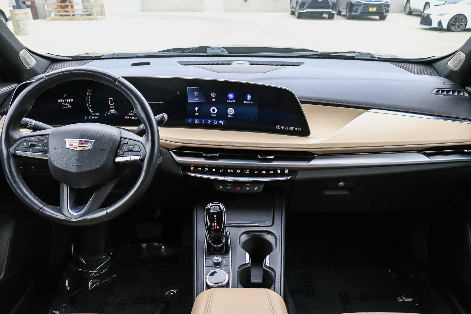 Used 2024 Cadillac XT4 Luxury w/ Cold Weather Package FWD image 12
