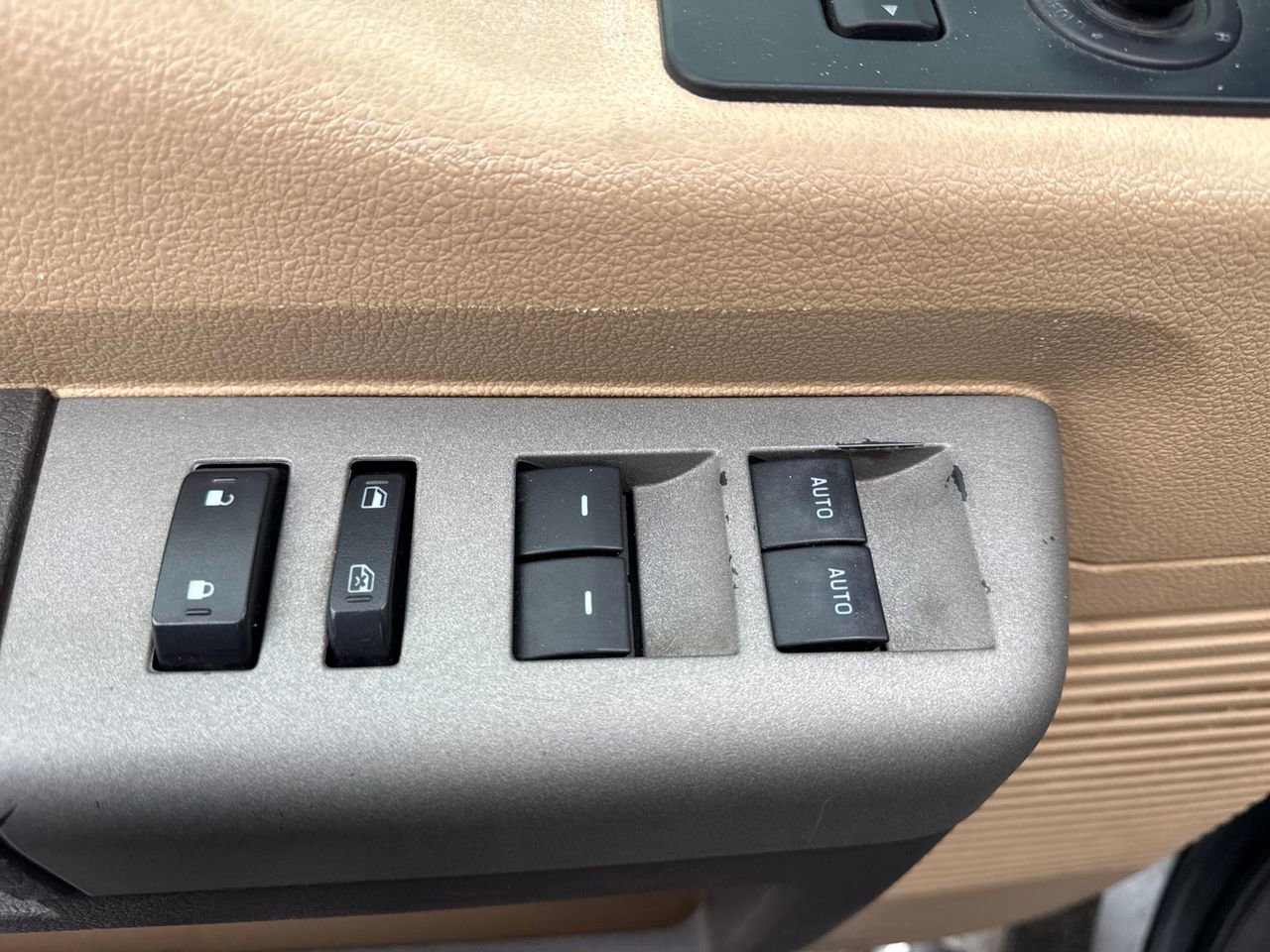 Used 2014 Ford F250 Lariat image 16