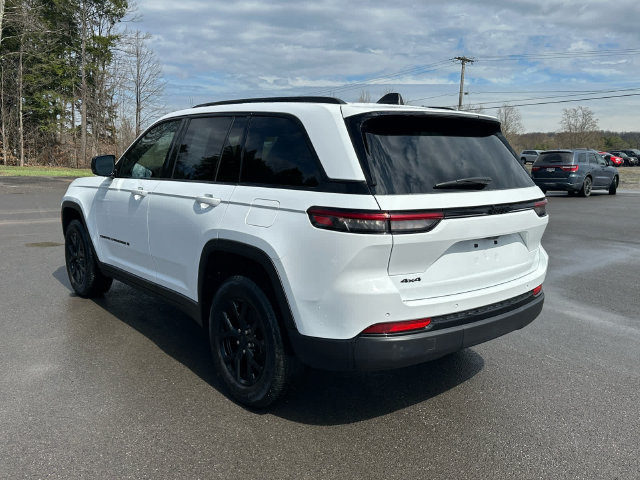 Used 2025 Jeep Grand Cherokee Altitude AWD/4WD image 3