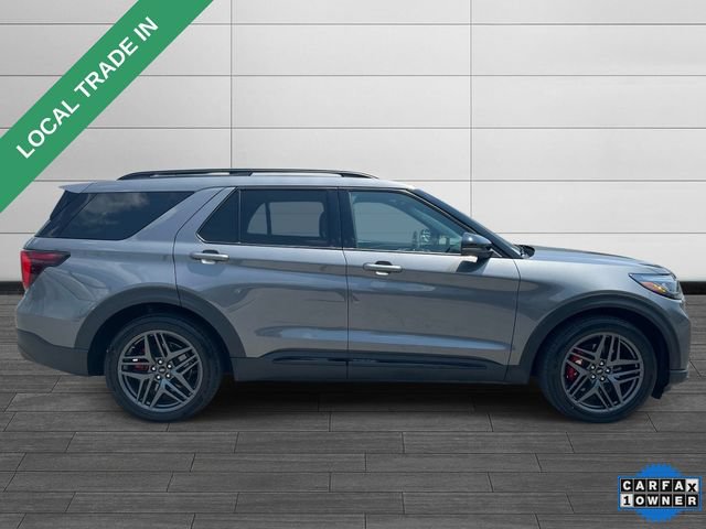 Used 2025 Ford Explorer ST AWD/4WD image 2