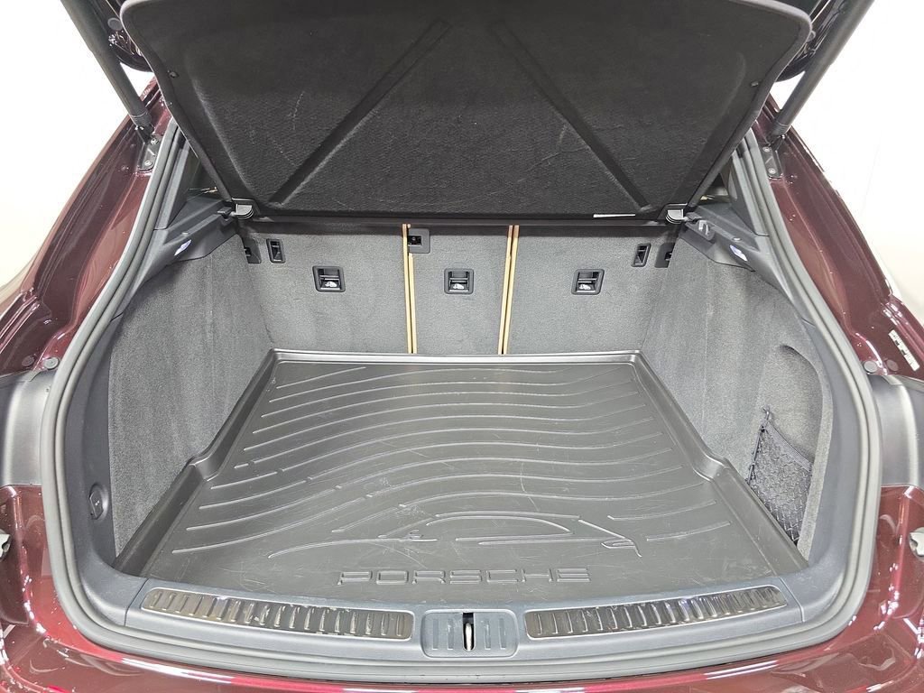 Certified 2025 Porsche Macan AWD/4WD image 25