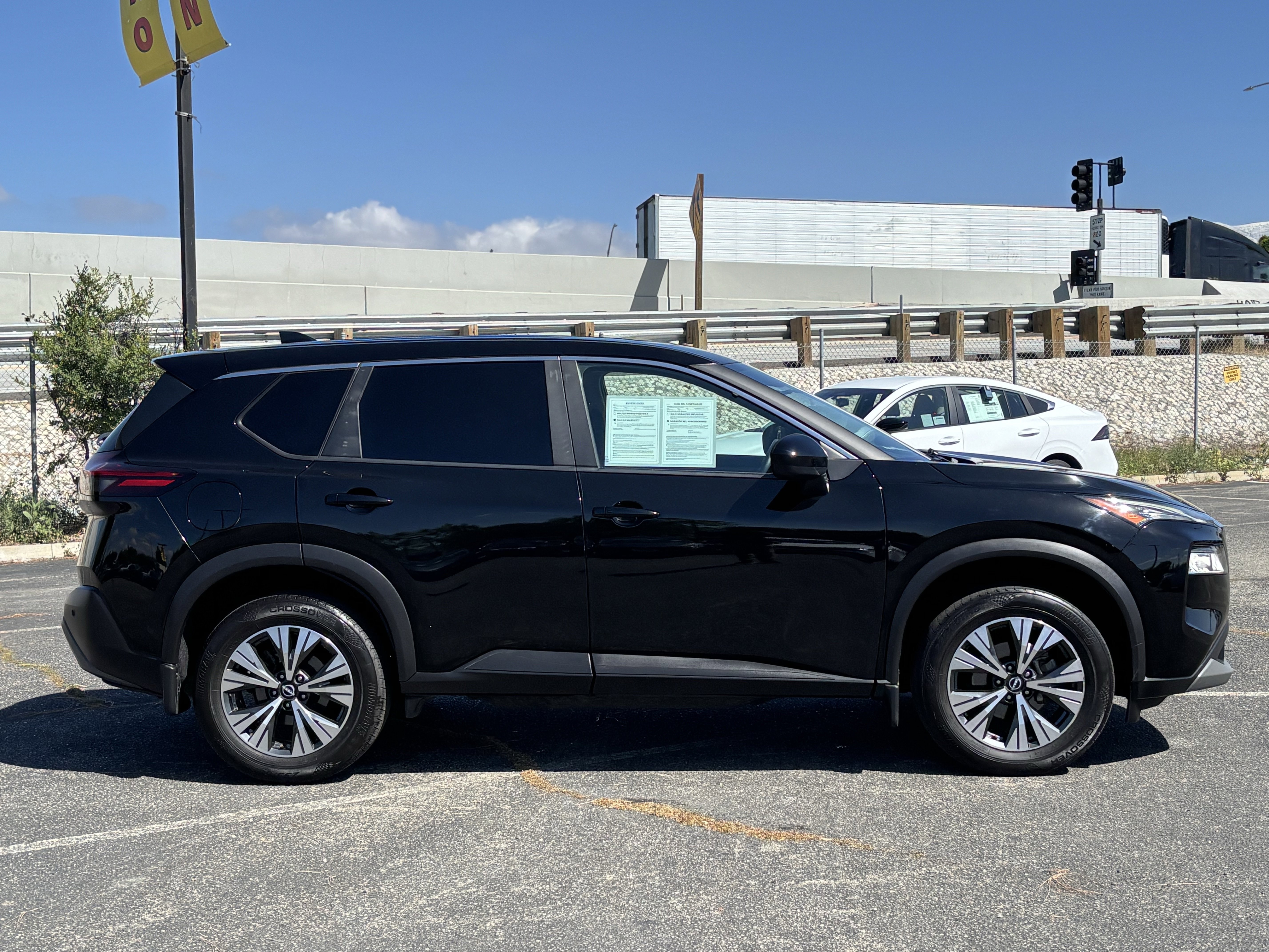 Used 2023 Nissan Rogue SV FWD image 6
