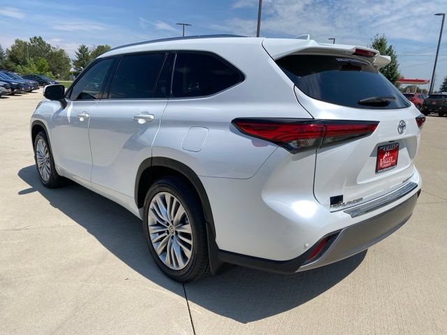 Used 2023 Toyota Highlander Platinum AWD/4WD image 3