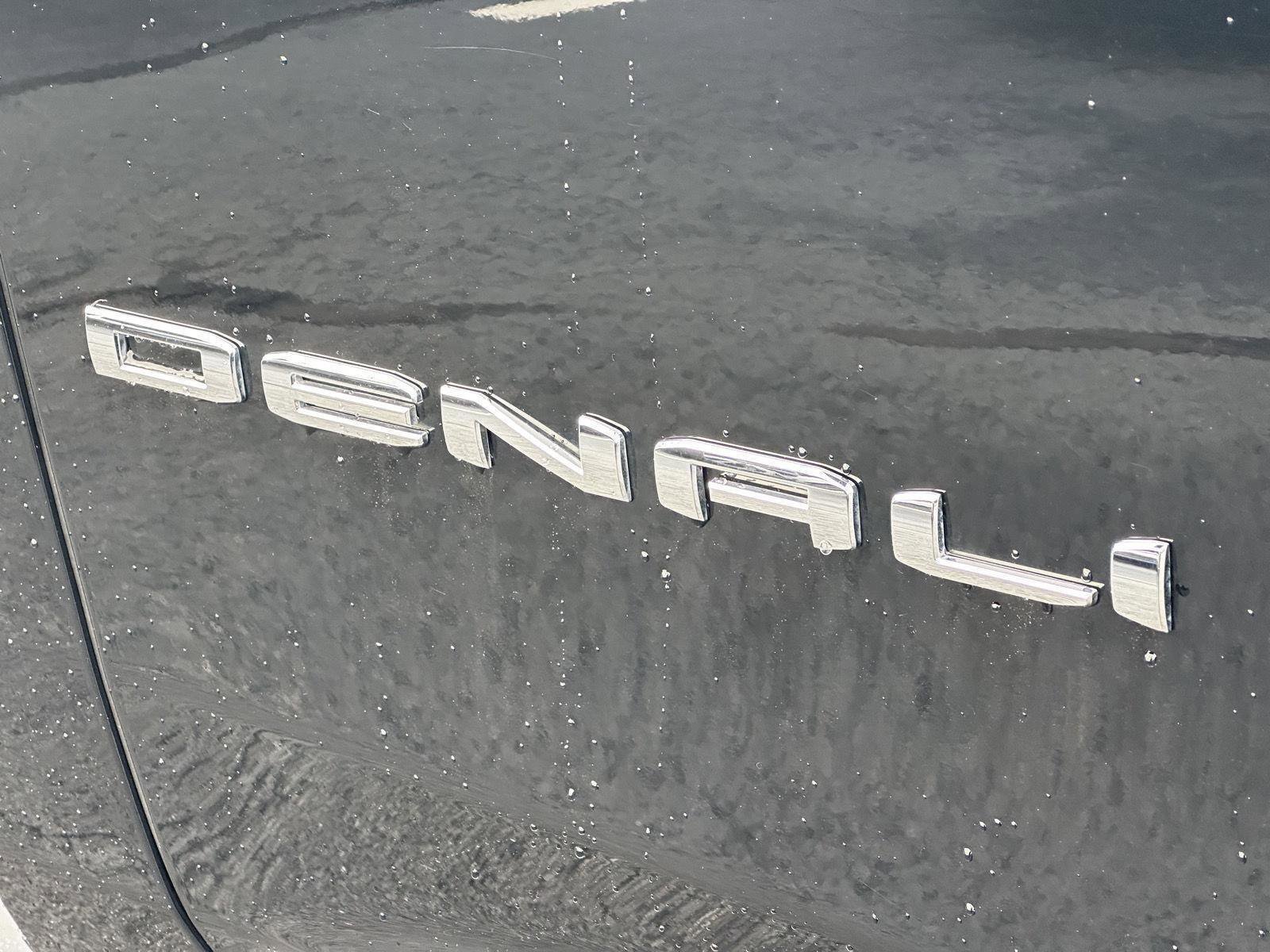 Used 2025 GMC Yukon Denali AWD/4WD image 9
