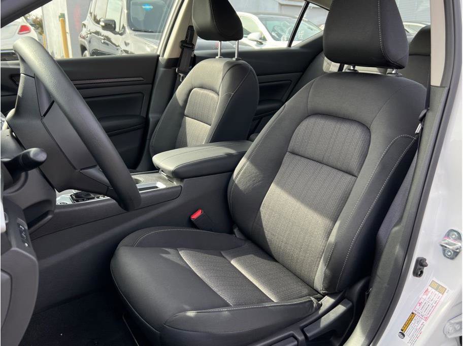 Used 2025 Nissan Altima 2.5 S FWD image 9