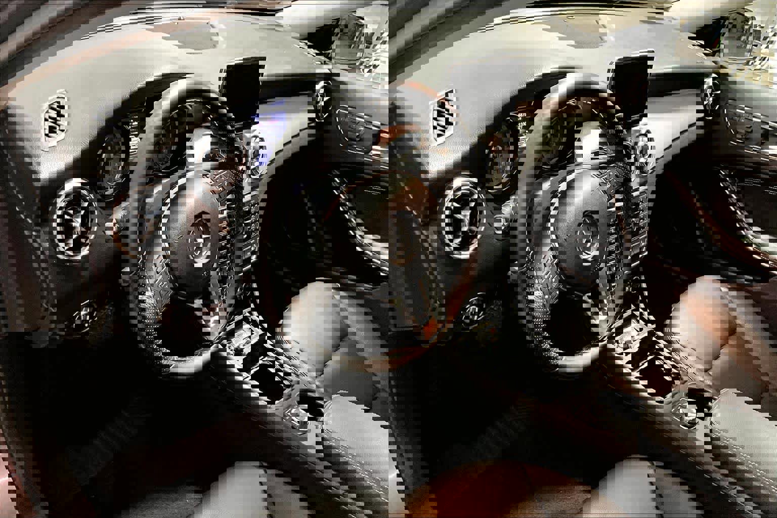 Used 2015 Mercedes-Benz GLA 250 4MATIC image 18