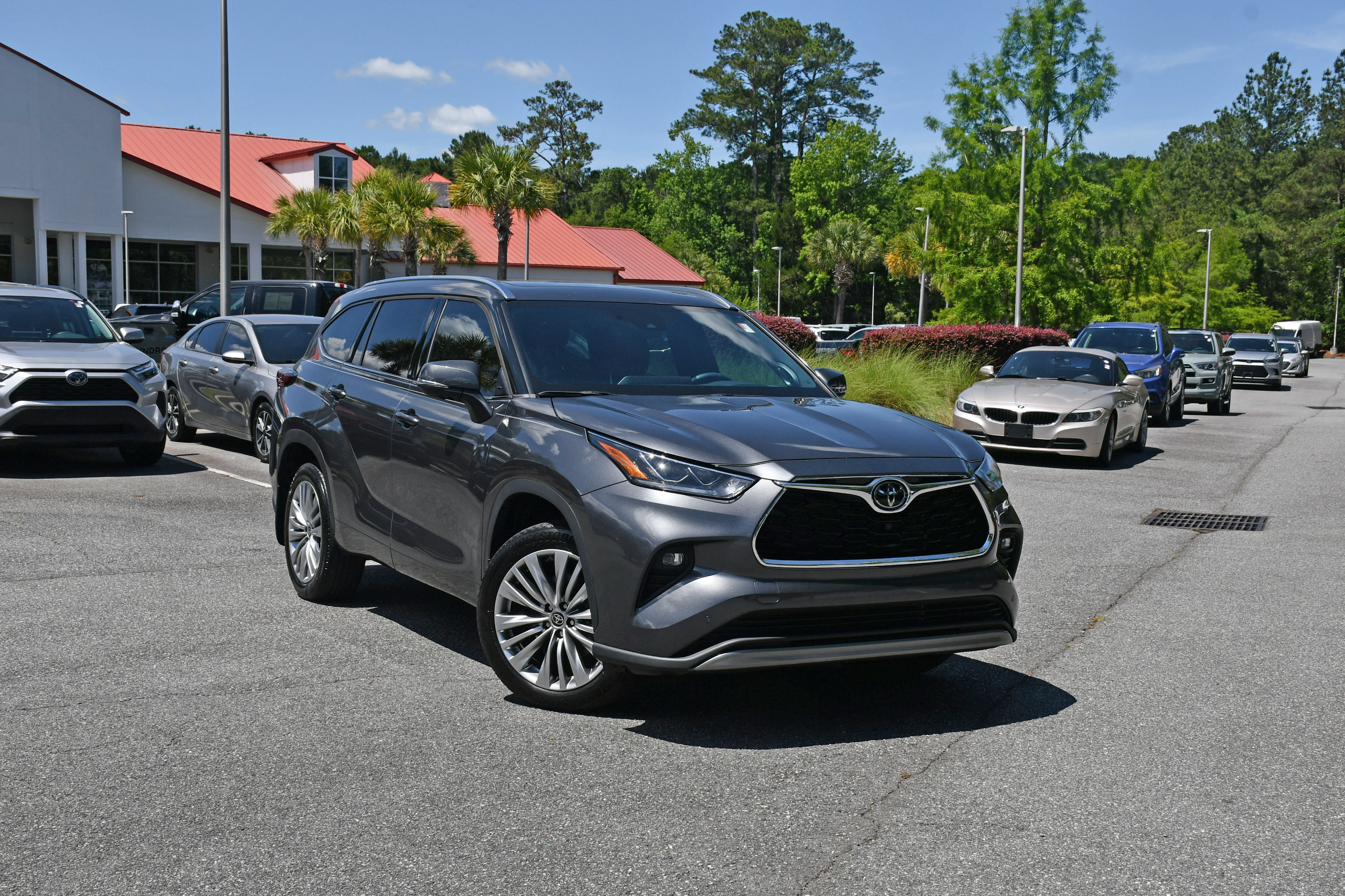 Certified 2024 Toyota Highlander Platinum FWD image 6