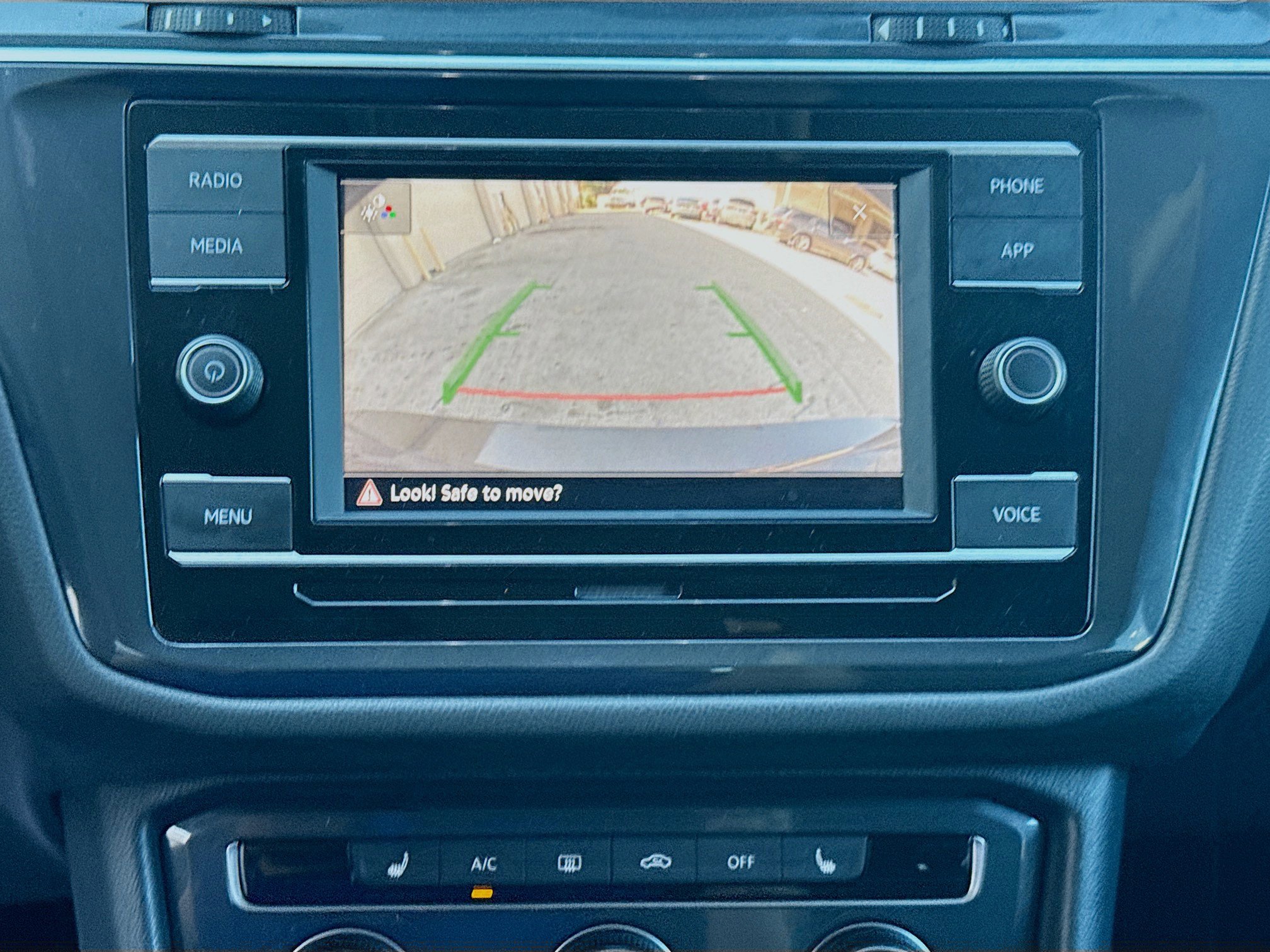 Used 2022 Volkswagen Tiguan S image 13