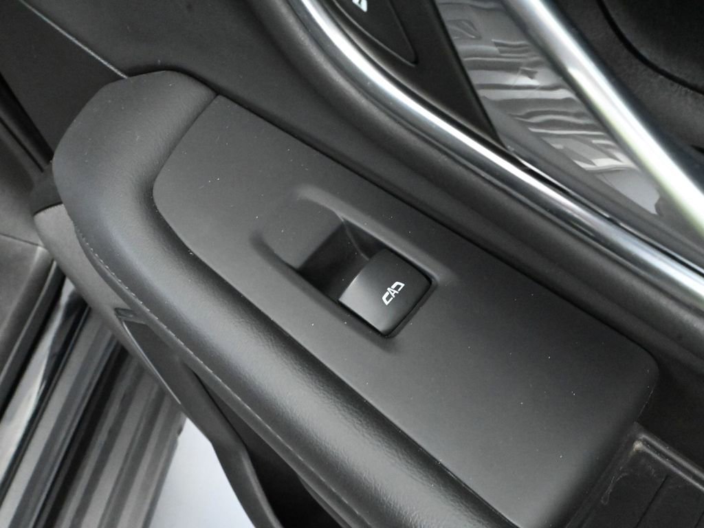 Used 2024 GMC Yukon XL SLE image 49