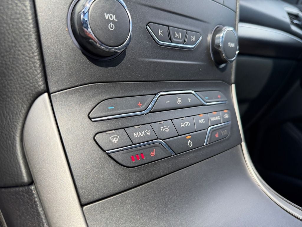 Used 2020 Ford Edge ST-Line w/ Cold Weather Package AWD/4WD image 32