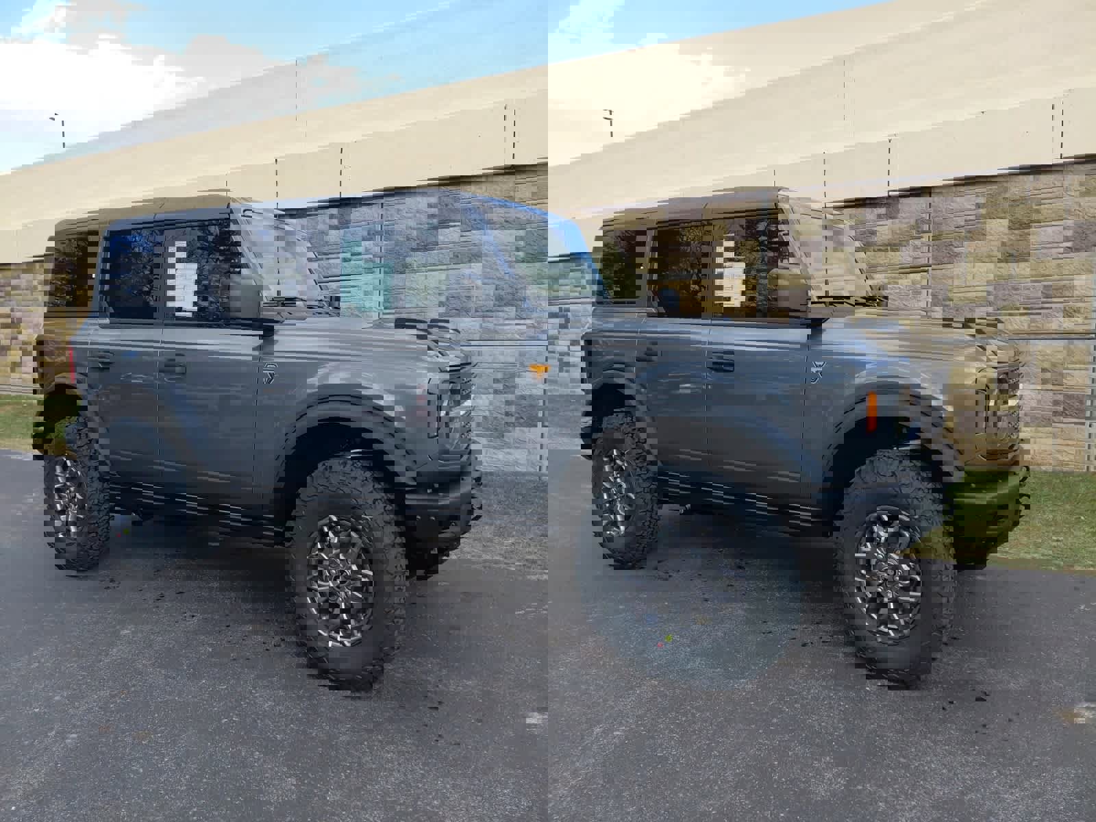 New 2025 Ford Bronco Badlands image 2