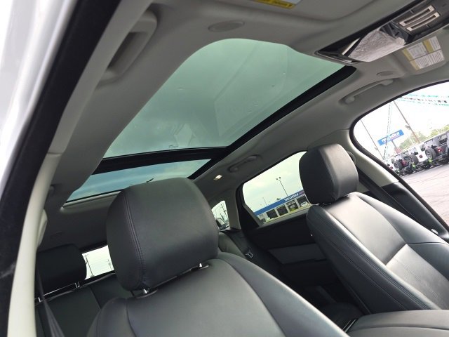 Used 2024 Land Rover Range Rover Velar S image 35