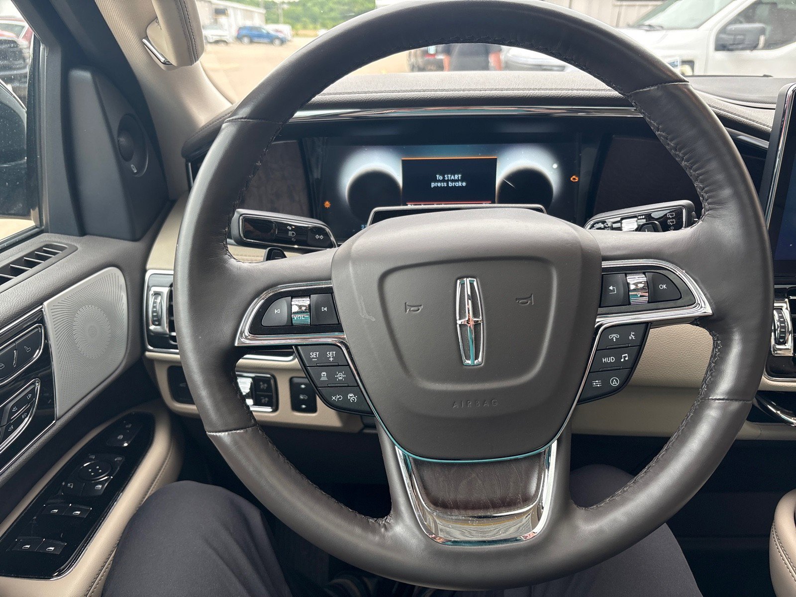 Used 2022 Lincoln Navigator L Reserve AWD/4WD image 17