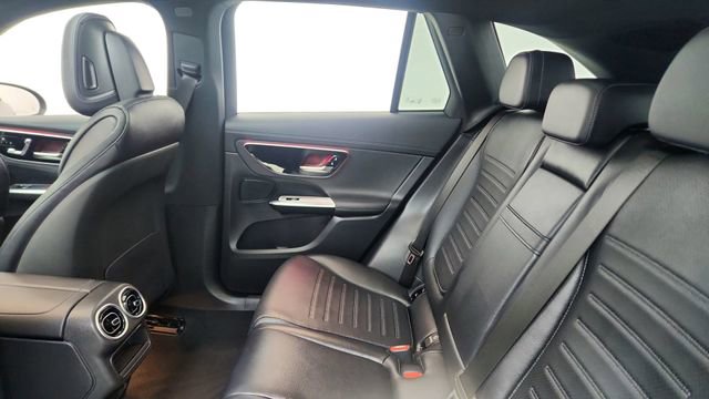Used 2025 Mercedes-Benz GLC 350e 4MATIC image 30