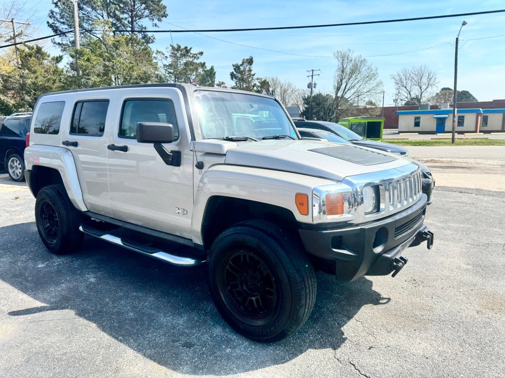 Used 2007 HUMMER H3 image 2