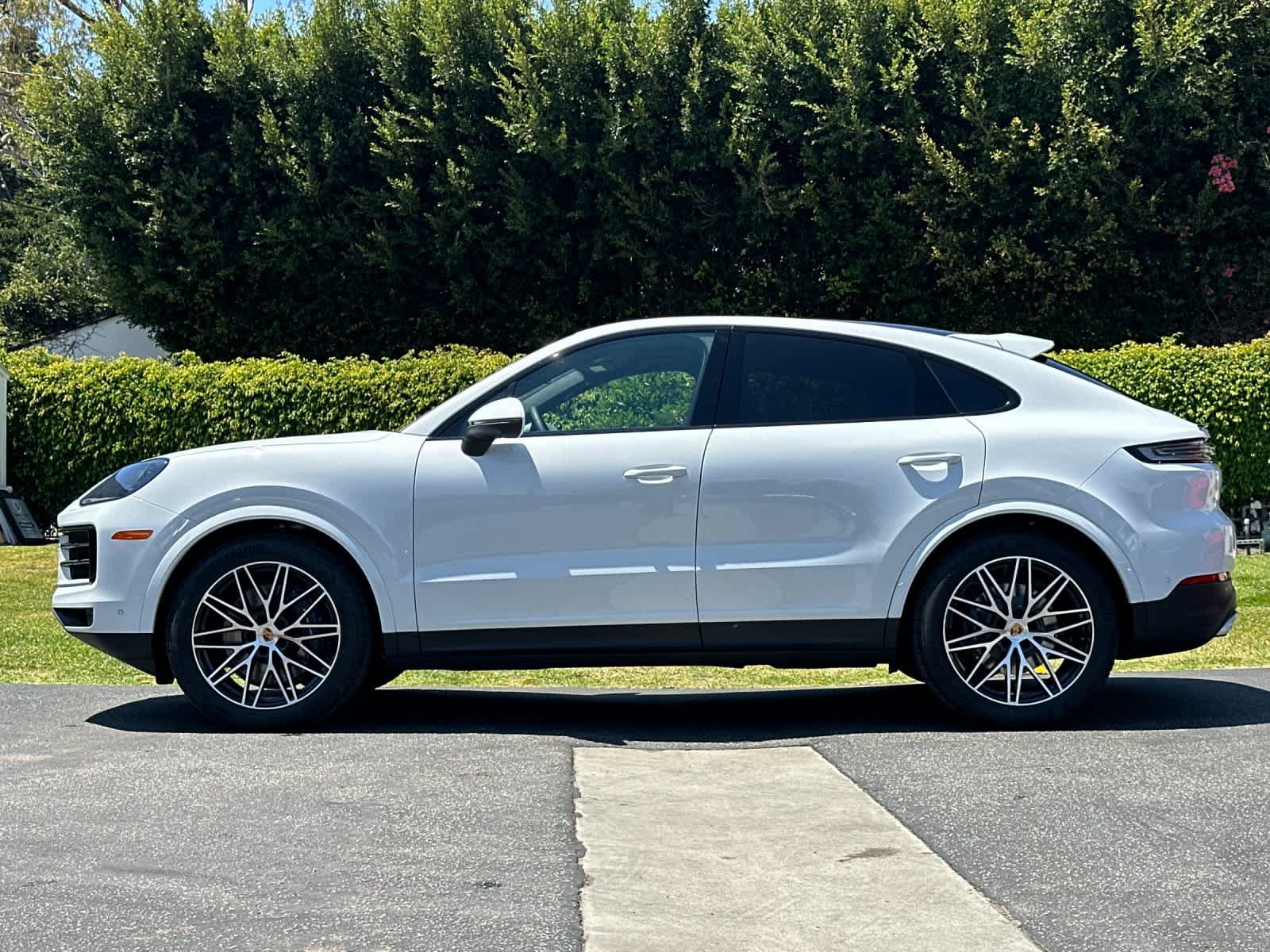New 2026 Porsche Cayenne Coupe AWD/4WD image 2