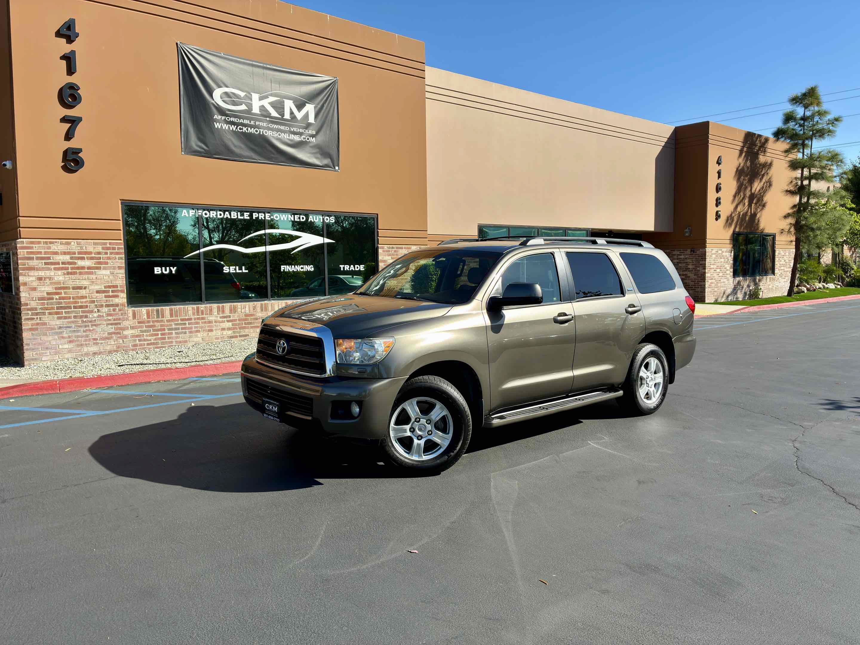Used 2008 Toyota Sequoia SR5 RWD image 2