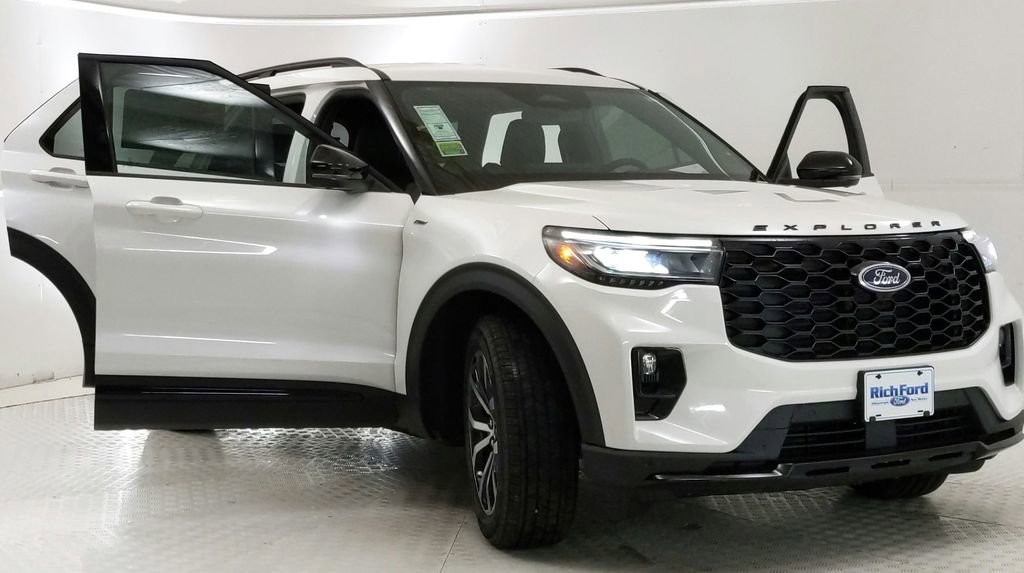New 2025 Ford Explorer ST-Line w/ Premium Package image 9