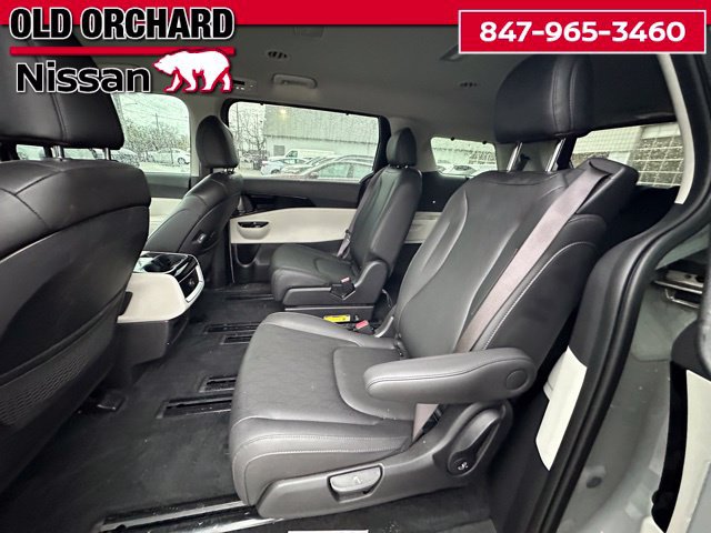 Used 2024 Kia Carnival EX FWD image 12