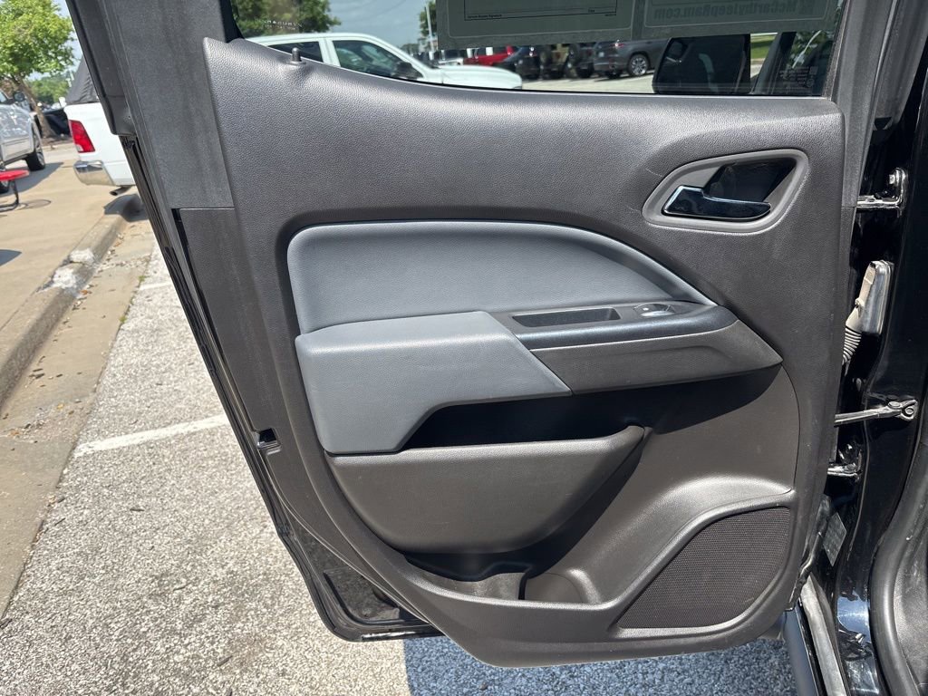 Used 2015 Chevrolet Colorado Z71 AWD/4WD image 38