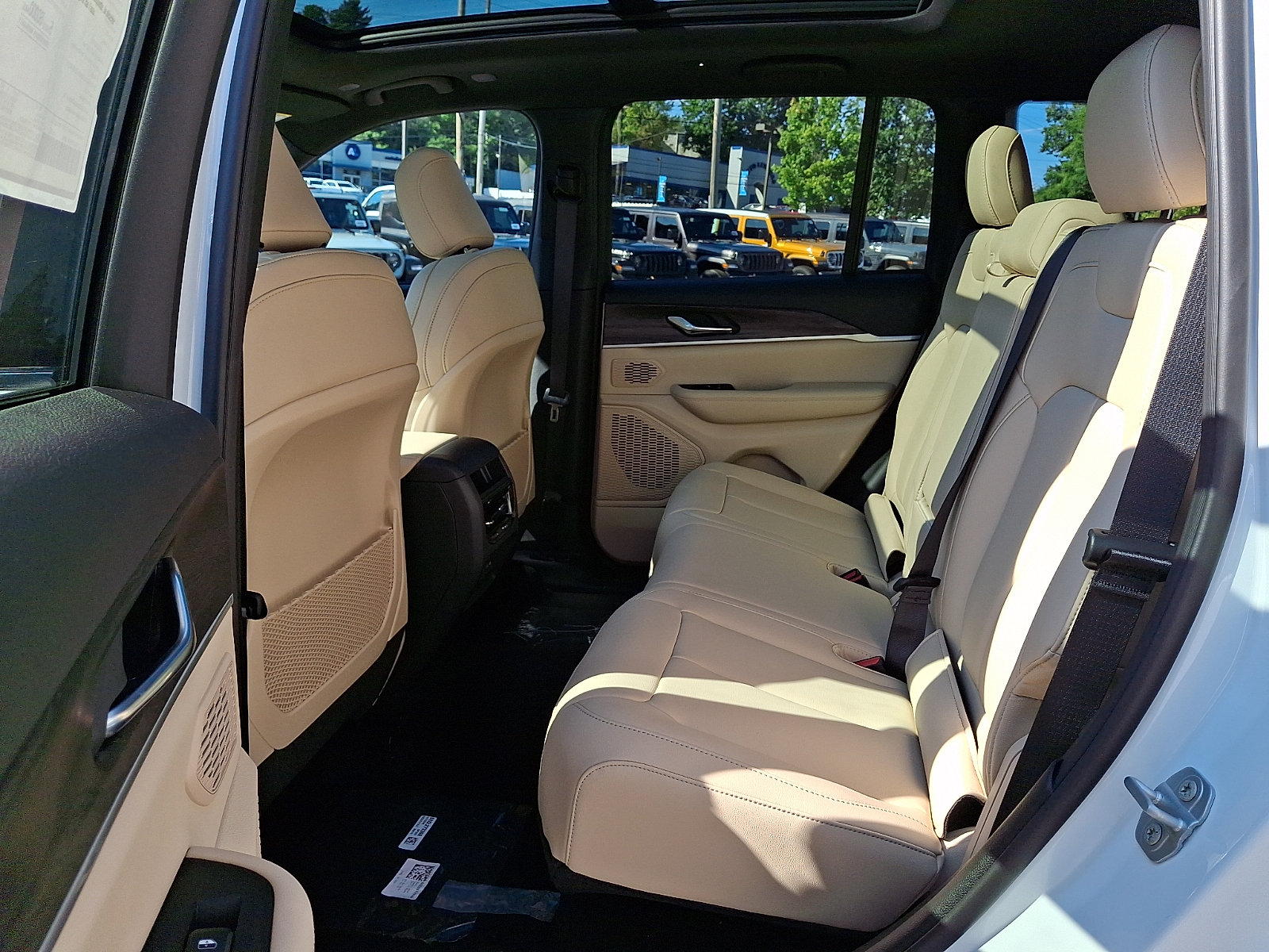 New 2027 Jeep Grand Cherokee Limited AWD/4WD image 6