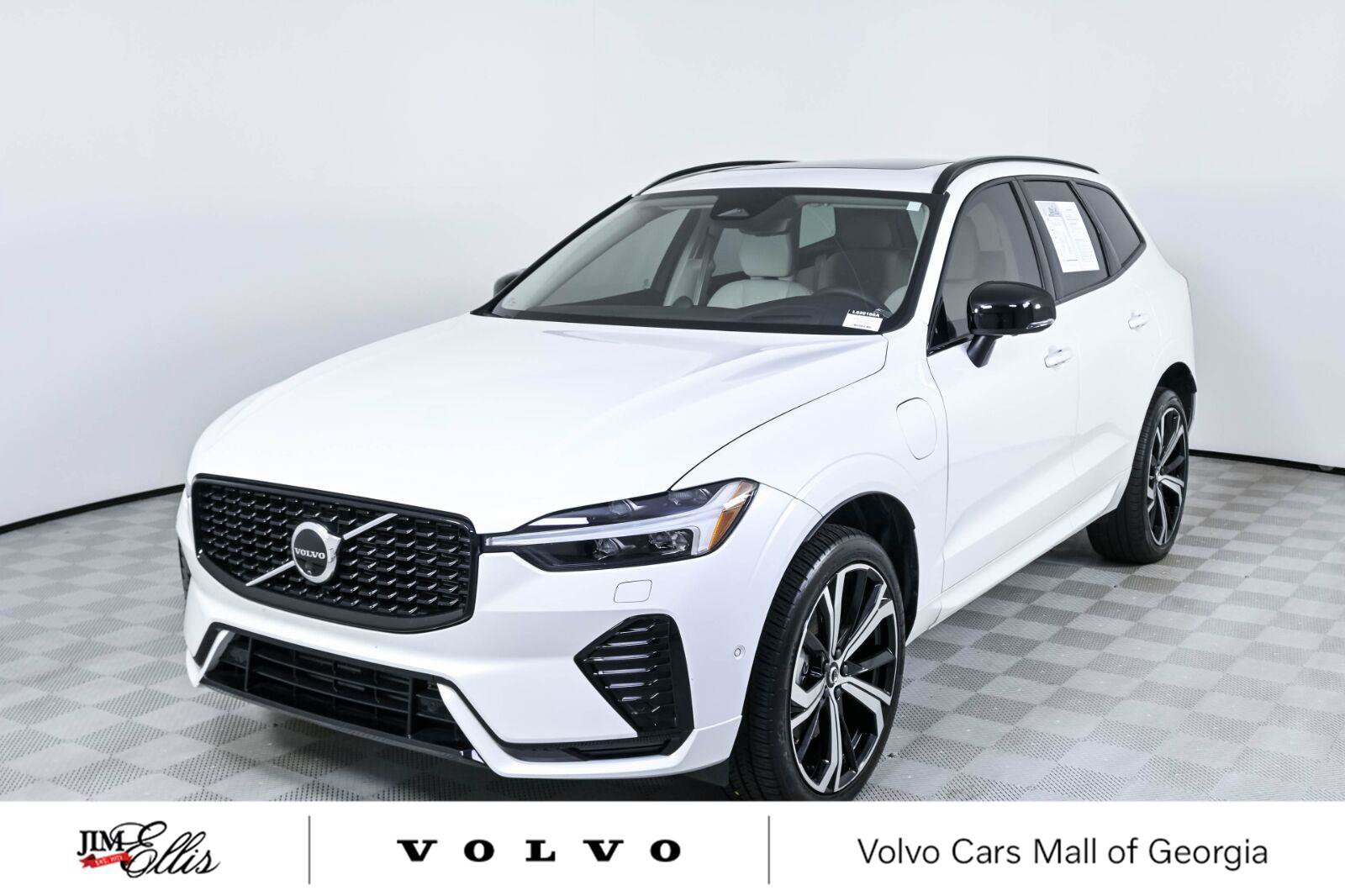 Certified 2024 Volvo XC60 T8 Ultimate w/ Climate Package