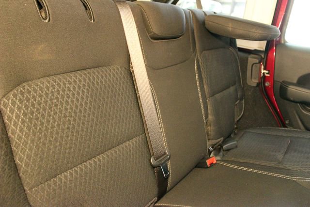 Used 2021 Jeep Wrangler Unlimited Sahara AWD/4WD image 13