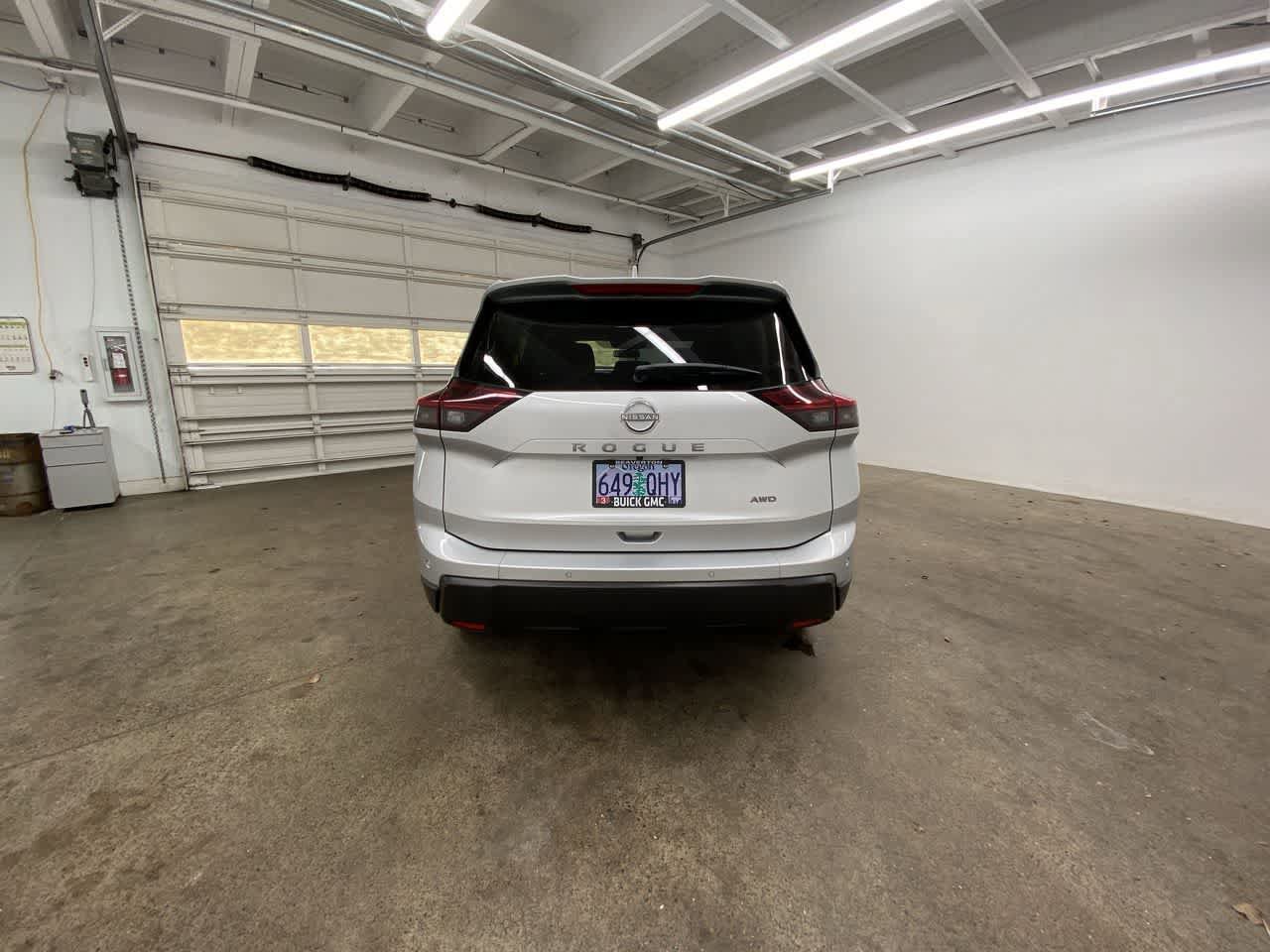 Used 2025 Nissan Rogue SV image 5