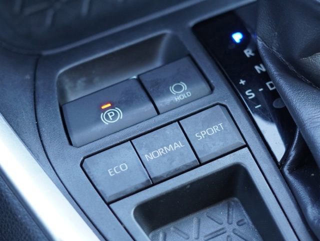 Used 2019 Toyota RAV4 LE w/ All Weather Liner Package image 33