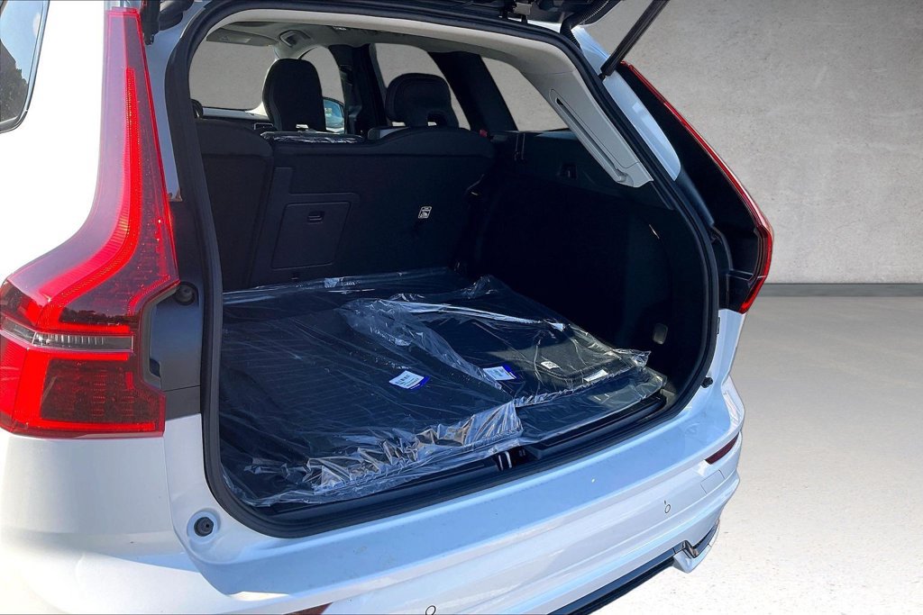 New 2027 Volvo XC60 B5 Core AWD/4WD image 4