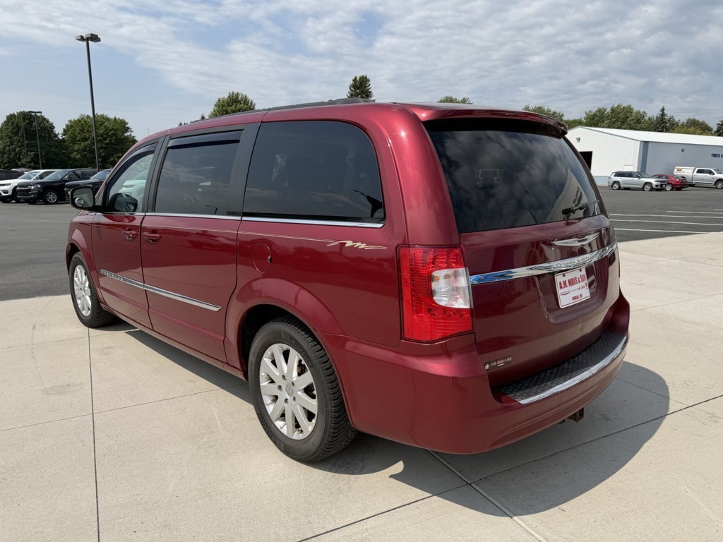 Used 2012 Chrysler Town & Country Touring w/ Entertainment Group #1 FWD image 5