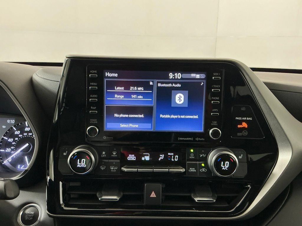 Used 2021 Toyota Highlander XLE AWD/4WD image 11