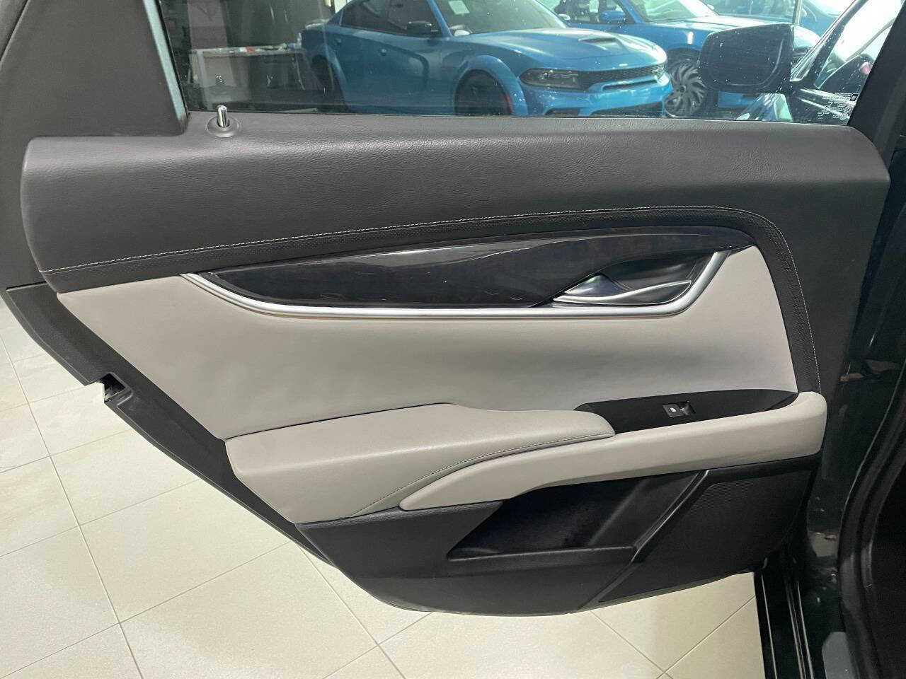 Used 2013 Cadillac XTS Luxury w/ Driver Awareness Package image 17