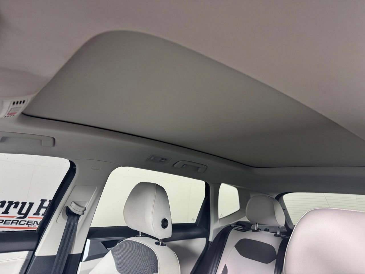 Used 2025 Volkswagen Taos SE w/ Panoramic Sunroof Package FWD image 15