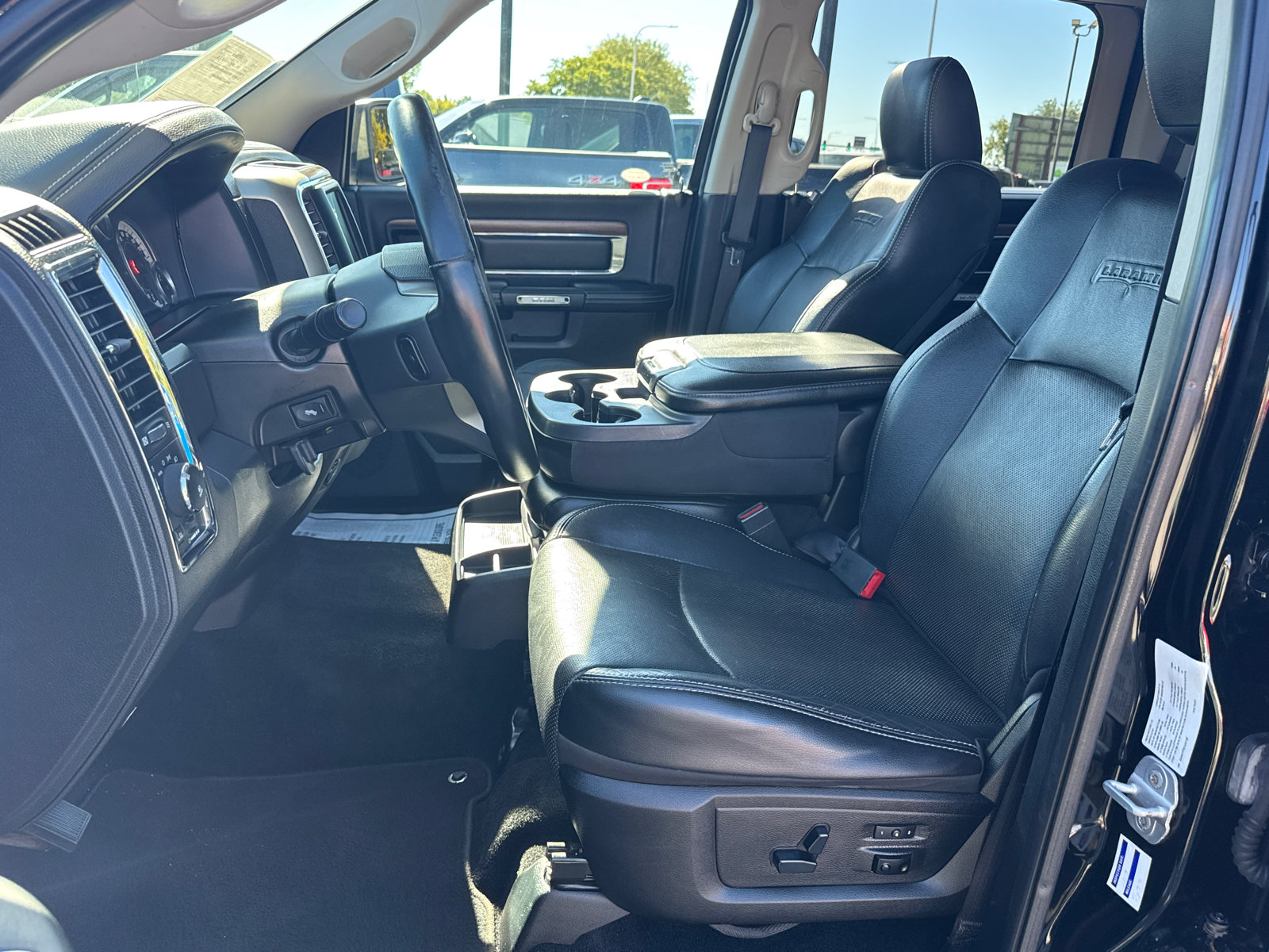 Used 2014 RAM 1500 Laramie w/ Convenience Group AWD/4WD image 10