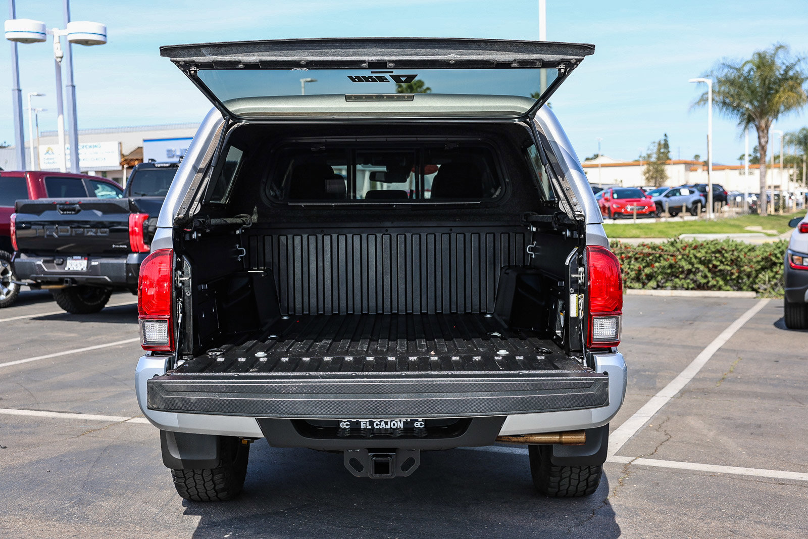 Used 2018 Toyota Tacoma TRD Off-Road w/ Technology Package image 25