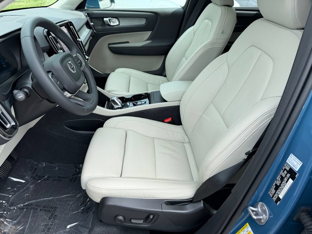 Certified 2024 Volvo XC40 B5 Plus w/ Protection Package Premier AWD/4WD image 3