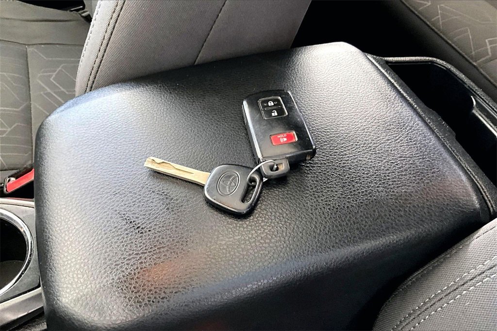 Used 2017 Toyota Tacoma TRD Sport image 36