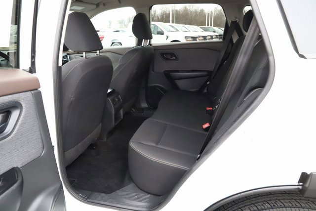 Used 2023 Nissan Rogue S image 18