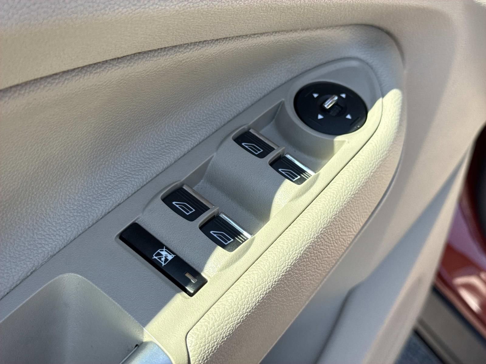 Used 2016 Ford Escape SE w/ SE Leather Comfort Package image 21