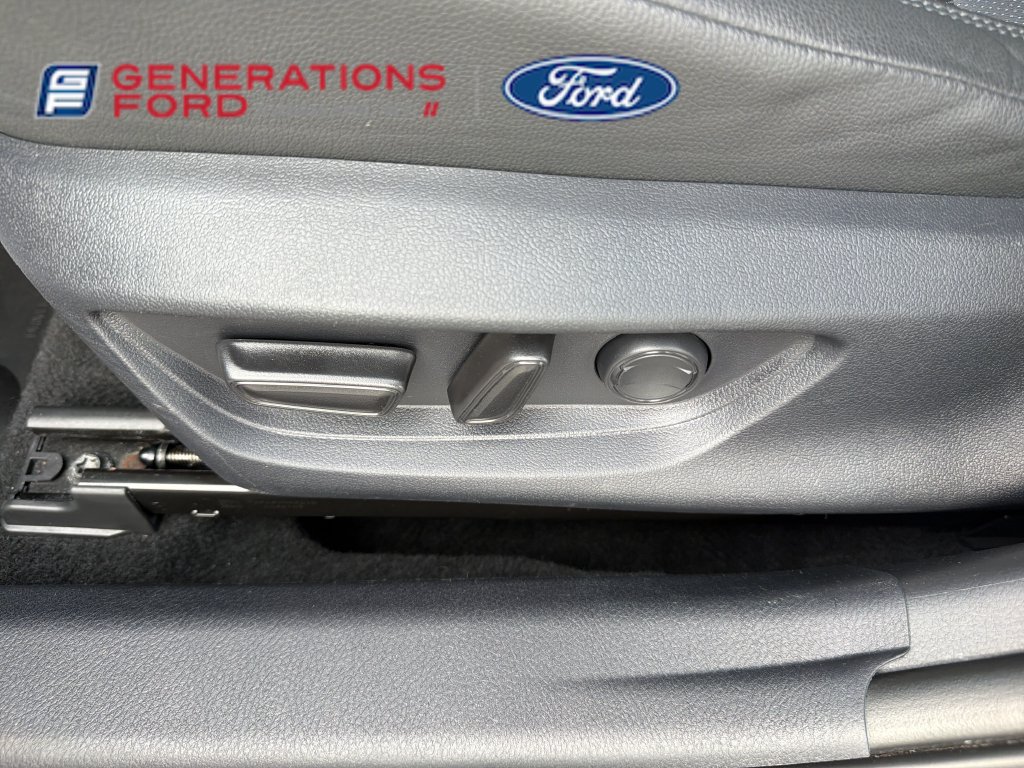 Used 2025 Toyota Camry XSE FWD image 17