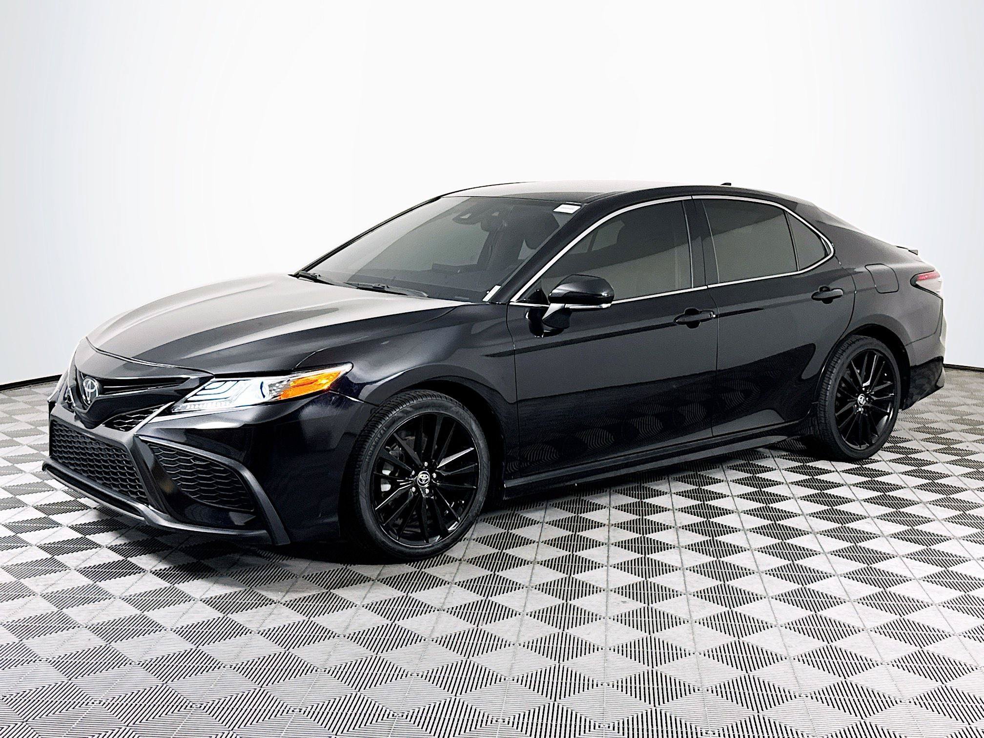 Used 2023 Toyota Camry XSE FWD image 4
