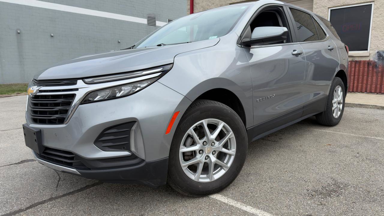 Used 2023 Chevrolet Equinox LT w/ Driver Convenience Package image 2