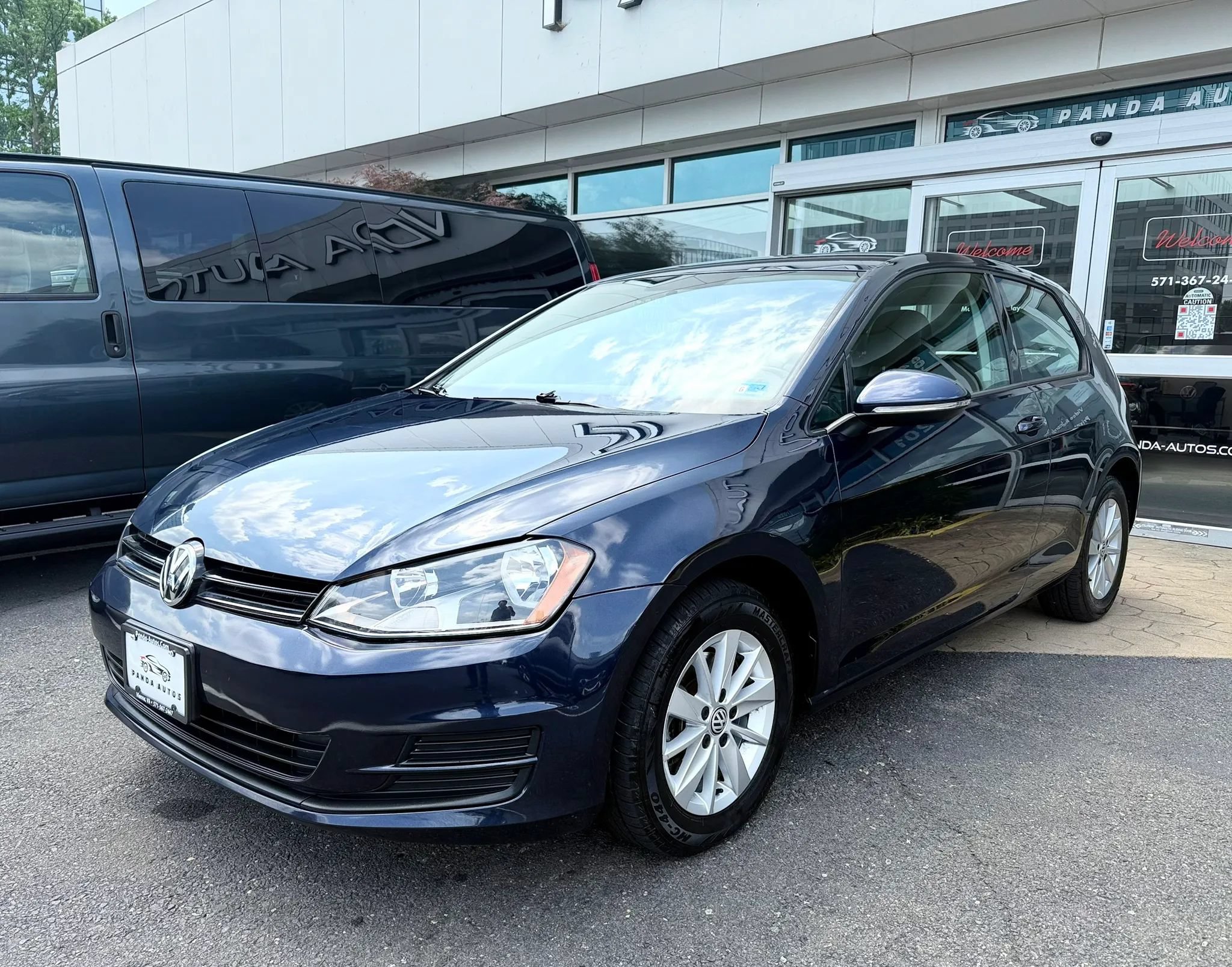 Used 2015 Volkswagen Golf S FWD image 3