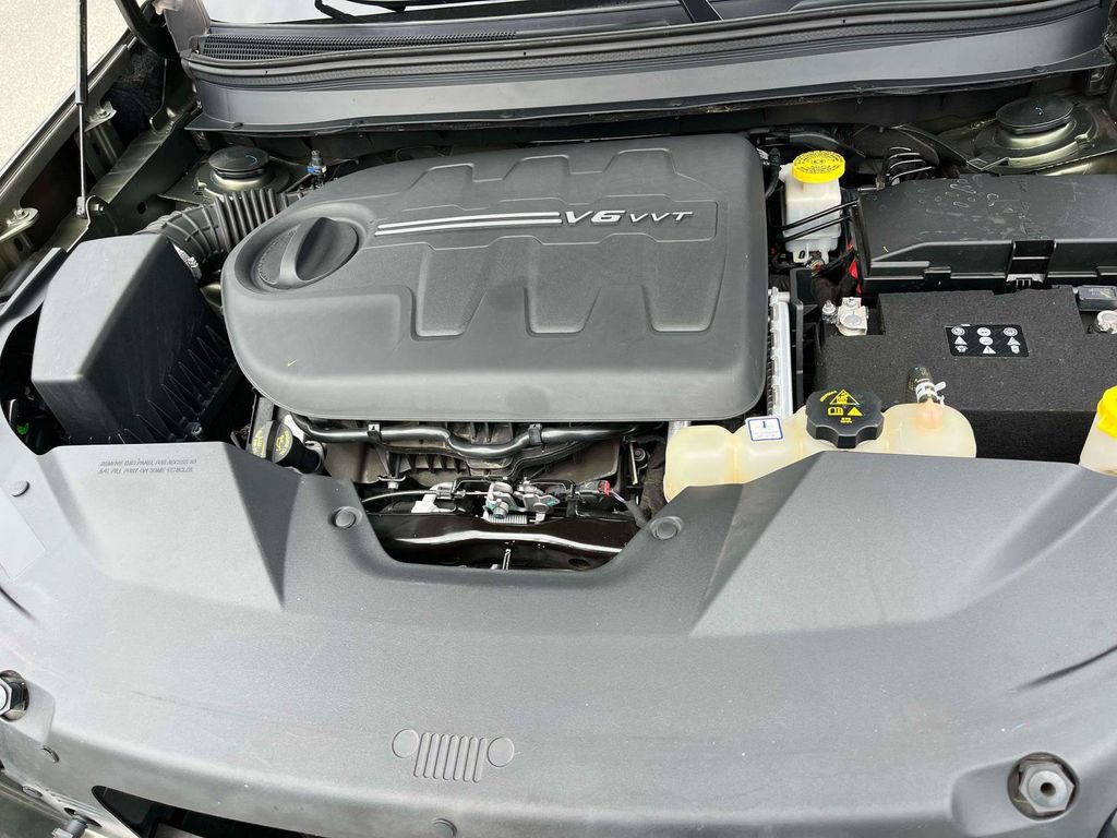 Used 2019 Jeep Cherokee Latitude w/ Popular Appearance Group AWD/4WD image 36