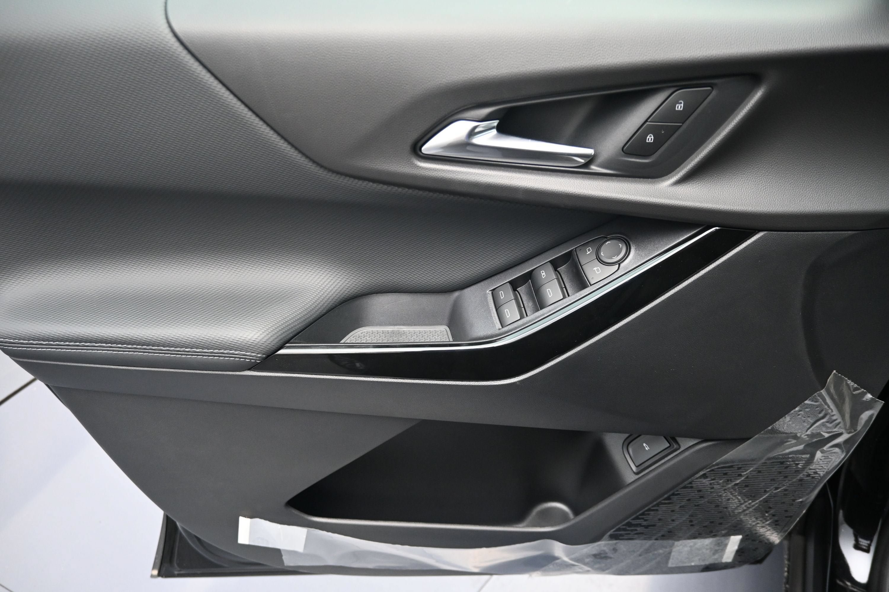 New 2027 Chevrolet Equinox LT w/ Convenience Package II FWD image 27
